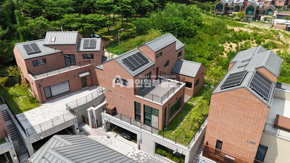 충남 홍성군 홍북읍 신경리 주9-109호동 내포단독주택! 내포신도시에 신축 프리미엄 주택! 방3 화3 다락방까지! 매매 매물번호 10302 사진 2