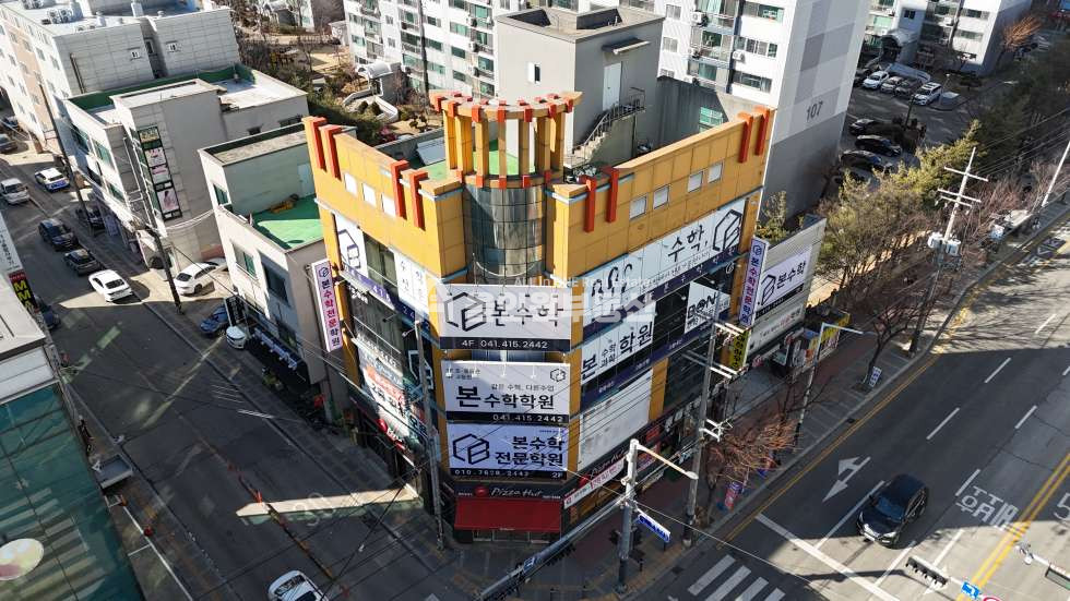 충남 천안서북구 두정동 천안빌딩 입점해 있는 점포 모두 성업중! 아파트단지 및 학교 부근 입지로 수요많은 대로변 코너 꼬마빌딩 매매 매물번호 10433 사진 1