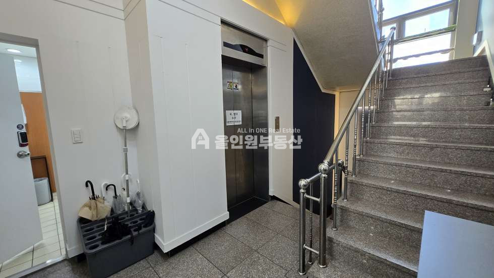 충남 천안서북구 두정동 천안빌딩 입점해 있는 점포 모두 성업중! 아파트단지 및 학교 부근 입지로 수요많은 대로변 코너 꼬마빌딩 매매 매물번호 10433 사진 4