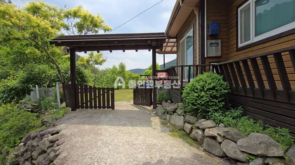 충남 천안동남구 광덕면 광덕리 급매!! 2가구 쌍둥이 천안 전원주택! 저 푸른 산속 위에 그림같은 집! 지금 아니면 기회없다 매매 매물번호 10234 사진 4