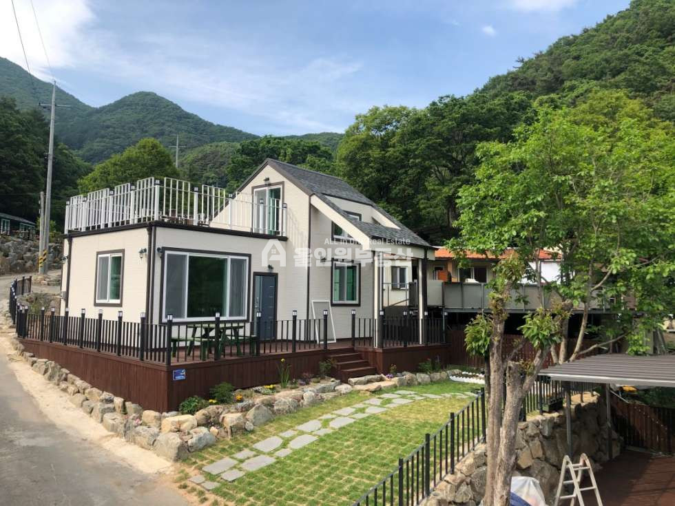 충남 천안동남구 광덕면 광덕리 급매! 천안건물매매 천안펜션매매 광덕산의 절경을 그대로 녹인듯한 신축펜션 2동 매매 연 6000씩 벌리는 곳! 매매 매물번호 10246 사진 2